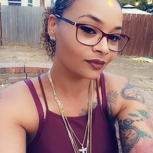 Meet your Posher, Jessica - Picture 1 of 8